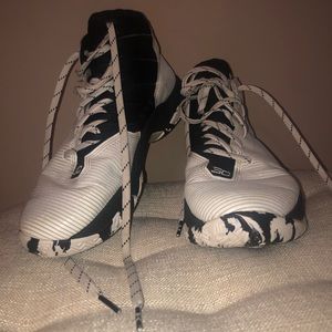 Under armor basketball/ sports shoes